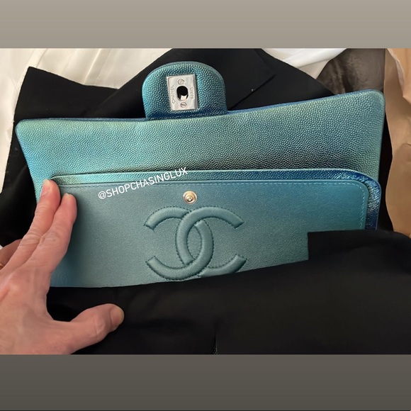 Chanel medium classic flap limited edition iridescent green 22p - Picture 7 of 9